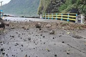 影/規模5.8地震綠島超晃！落石阻斷交通　民眾吃一半奪門逃