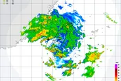 浪高5米驚悚吞岸！基隆北海岸、東半部沿海受衝擊　氣象署：勿去觀浪
