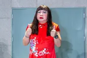 董至成騎YouBike慘摔流血！節目組急戒備：像保護國寶