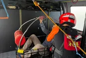 影/船員急性盲腸炎！海巡空勤「黑鷹直升機」驚險吊掛後送