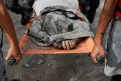 「我想抓住她的手」！尼泊爾男想拉住妻躲屋頂　眼見她遭泥流沖走
