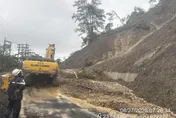 台20線白雲寺路段邊坡坍方！雙向道路受阻　拚今15時搶通