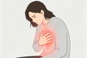 她胃酸逆流反覆發作影響睡眠！醫揪「食道裂孔疝氣」惹禍