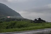 中南部重砲、天馬同操演　陸軍拖式反裝甲飛彈震撼齊射