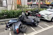 影/撞5機車倒一排！內湖老翁開車一半突OHCA急送醫搶救