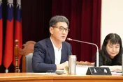 地獄級巧合！劉建國普渡站花車送禮　辣妹大唱《愛情騙子我問你》