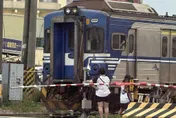 毛孩突衝鐵軌！母女竟冒險闖平交道救狗　區間車急煞險釀大禍
