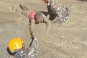 隧道變活埋地獄！尼泊爾水電廠遭泥漿吞沒　救援急打洞「灌空氣」