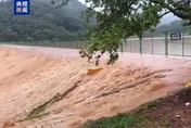 雲南暴雨狂襲！鹽塘水庫漫壩恐潰壩　磨憨8000人緊急撤離