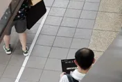 北車偷拍「陸輿情監控」瘋傳！警破案：真相竟是聽理財課