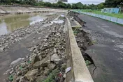 高雄後勁溪護岸被雨沖潰　水利局稱「本就要修」急救場