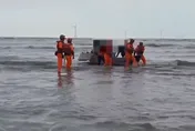 影/苗栗海釣船突「失去動力」3人困海上　海巡成功救援