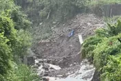 影/豪雨撕裂山體！台東台9線土石流變泥海　貨車險遭吞