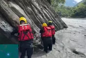影/衝武界搶救翻船3人！50歲消防員遭濁水溪捲走　不幸殉職