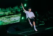 影/兄弟本色合體開唱！瘦子腳傷未癒　被要求脫衣突喊：覺得很不好
