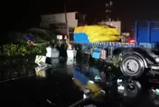 屏東拖板車自撞分隔島！女子昏迷送醫　變電箱遭撞釀大停電