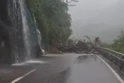 雨彈狂炸！台20線南橫桃源段「邊坡坍方」　道路封閉搶修