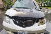 影/屏科大前驚傳火燒車！休旅車引擎室突竄火　23歲男急逃