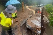 豪雨狂炸致道路中斷！屏東春日鄉士文村9/2停班停課