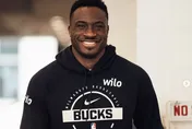 NBA/「字母哥哥」也離開公鹿　返鄉打球和弟弟同隊了