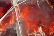 影/高雄出事了「鐵皮屋大火異味狂竄」！災區直擊