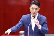 看到青鳥猛打蔣萬安兒！他列舉「綠2大咖」離譜黑歷史開轟了