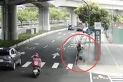 影/新北三峽捷運龍埔站前火燒車　警消速撲滅無人傷
