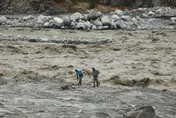 影/尼泊爾土石流沖出「巨型怪魚」！印度急呼籲：不要撿來吃