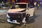 又是毒駕！土城55歲男駕車狠衝Alphard「車頭變形」釀3傷