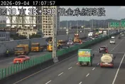 下班注意！國10轎車猛撞小貨車「卡死2車道」現場塞爆