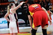 撐膝彎腰休息還是比妳高　美國隊球星看「女版斑馬」驚呆了