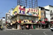 高雄某生活百貨46歲女員工「騎樓理貨突暴斃」　死因待相驗