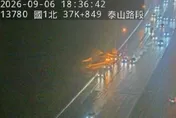 國1泰山段驚傳「土石崩落」！碎石滾進路肩　警方急派人警戒