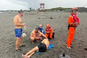 花蓮七星潭3外籍旅客違規下水險釀憾事！海巡署緊急救援