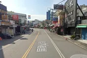 嚇壞！墾丁大街廂型車飄惡臭滲血水　男陳屍車內排除他殺