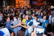 重返4年前廟口起點！柯志恩三鳳宮開講吸破千人　黃敏惠現身相挺