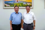 PO出和陳見賢合照　楊文科揭8年情誼喊：風浪再大、兄弟同心