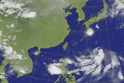 海象驟變！氣象署急發「長浪警戒」：今夜至明晨嚴防瘋狗浪