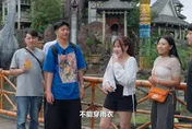 Joeman團隊玩水開「雨衣梗」　蕭伊怒批：二次傷害