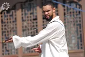 NBA/「惡棍」狄龍上武當山習武！舞劍耍棍效法文班亞馬