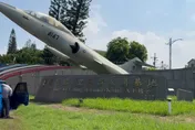 清泉崗基地遭無人機入侵！空域緊急關閉 8架IDF轉降