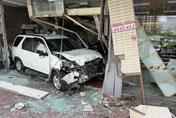 影/中壢重大車禍！休旅車高速摧毀超商　顧客濺血