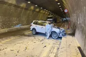 台11線跳浪隧道休旅車撞對向貨車　車頭全毀瞬間起火