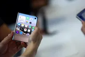 太狂！陸影音公司豪送「每人一台iPhone Duo」　實習生也有份