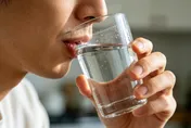 喝水不到半小時就想尿≠留不住水！醫揭「多尿」才是警訊