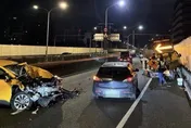 北市市民大道計程車撞工程車　運將受傷送醫