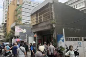 北市民權東路透天厝1樓塌陷溢出汙水　屋內人驚逃