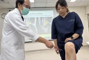 膝蓋「啪」一聲韌帶斷裂！護理師靠微創重建重返球場