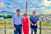 馬英九偕三姊現身淡江大橋！民眾紛紛問好　破除身體狀態疑慮