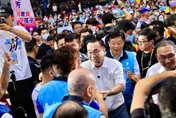 李四川造勢100公尺走10分鐘　在地議員：是沉甸甸的託付